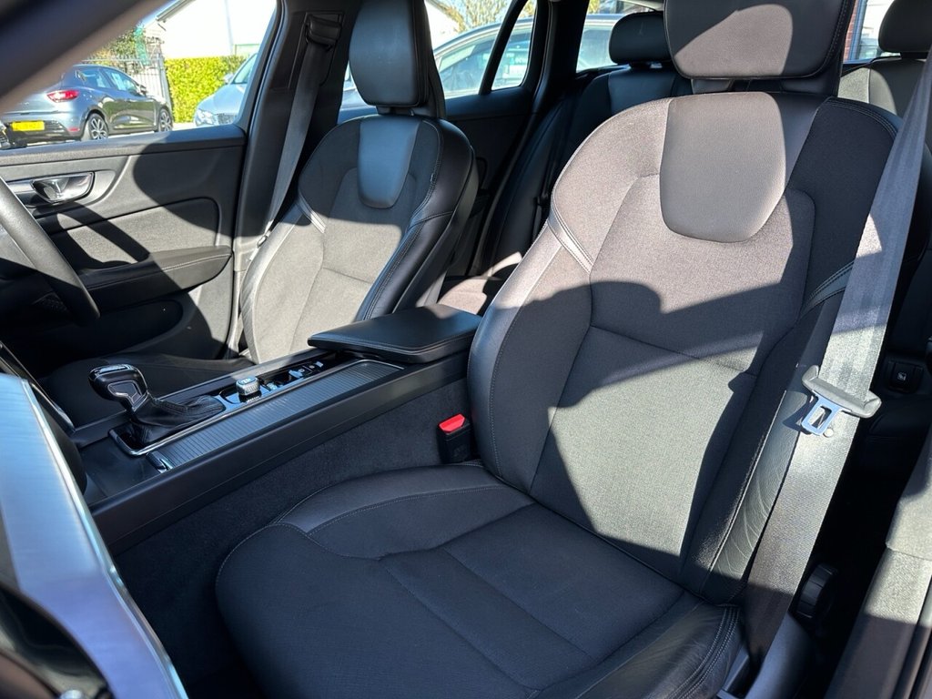 USED 2018 68 VOLVO V60 2.0 D4 Momentum Estate 5dr Diesel Auto Euro 6 (s/s) (190 ps) Navigation Lane Assist High Spec