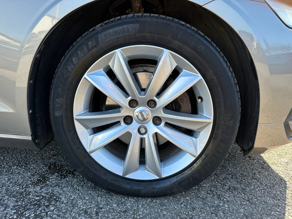 USED 2018 68 VOLVO V60 2.0 D4 Momentum Estate 5dr Diesel Auto Euro 6 (s/s) (190 ps) Navigation Lane Assist High Spec