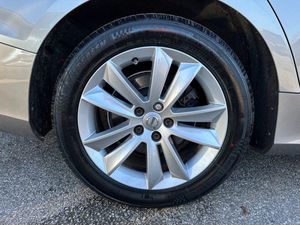 USED 2018 68 VOLVO V60 2.0 D4 Momentum Estate 5dr Diesel Auto Euro 6 (s/s) (190 ps) Navigation Lane Assist High Spec