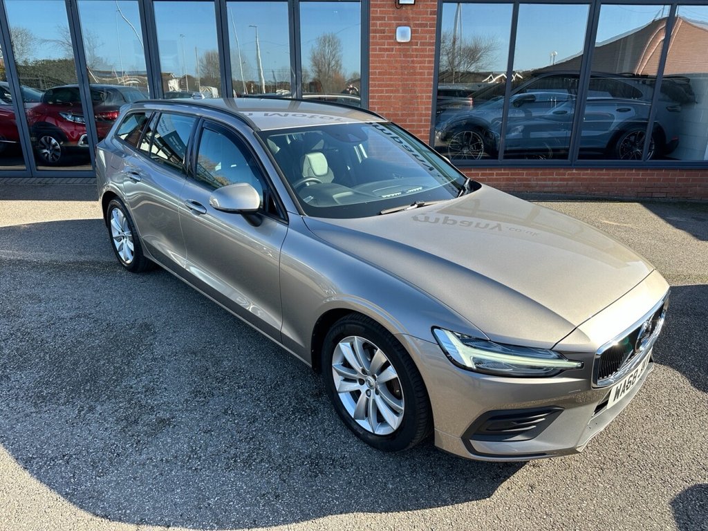 USED 2018 68 VOLVO V60 2.0 D4 Momentum Estate 5dr Diesel Auto Euro 6 (s/s) (190 ps) Navigation Lane Assist High Spec