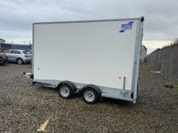 USED TRAILER BOX VAN IVOR WILLIAMS DOUBLE AXLE BOX TRAILER WITH RAMP DOORS