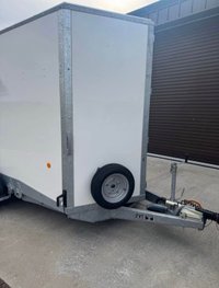 USED TRAILER BOX VAN IVOR WILLIAMS DOUBLE AXLE BOX TRAILER WITH RAMP DOORS