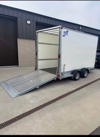 USED TRAILER BOX VAN IVOR WILLIAMS DOUBLE AXLE BOX TRAILER WITH RAMP DOORS