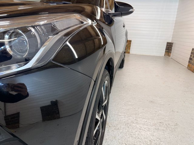 2019 TOYOTA C-HR 1.2 VVT-i Design SUV 5dr Petrol Manual Euro 6 (s/s) (116 ps) - Photo 4