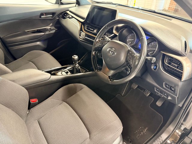 2019 TOYOTA C-HR 1.2 VVT-i Design SUV 5dr Petrol Manual Euro 6 (s/s) (116 ps) - Photo 12