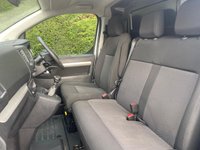 USED 2022 72 VAUXHALL VIVARO 2700 DYNAMIC L1 SWB 1.5TD 120PS High Specification Model With Air Con, Media Screen, Cruise Control, Parking Sensors, Twin Side Doors & Ply Lining!