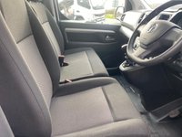 USED 2022 72 VAUXHALL VIVARO 2700 DYNAMIC L1 SWB 1.5TD 120PS High Specification Model With Air Con, Media Screen, Cruise Control, Parking Sensors, Twin Side Doors & Ply Lining!