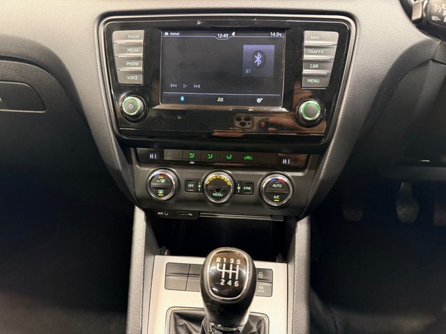 2016 SKODA OCTAVIA 2.0 TDI SE L Hatchback 5dr Diesel Manual Euro 6 (s/s) (150 ps) - Photo 11