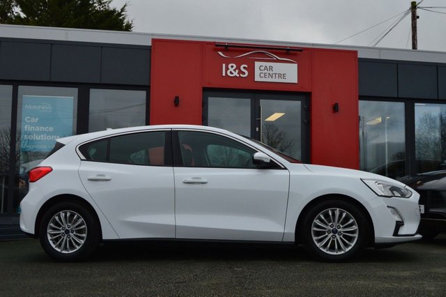 2018 FORD FOCUS 1.0T EcoBoost Titanium Hatchback 5dr Petrol Manual Euro 6 (s/s) (125 ps) - Photo 4