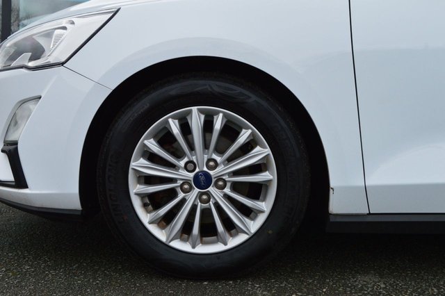 2018 FORD FOCUS 1.0T EcoBoost Titanium Hatchback 5dr Petrol Manual Euro 6 (s/s) (125 ps) - Photo 12
