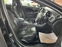 USED 2018 18 VOLVO V40 2.0 D2 R-Design Hatchback 5dr Diesel Manual Euro 6 (s/s) (120 ps) 