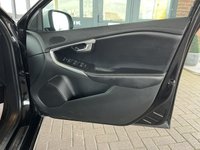 USED 2018 18 VOLVO V40 2.0 D2 R-Design Hatchback 5dr Diesel Manual Euro 6 (s/s) (120 ps) 