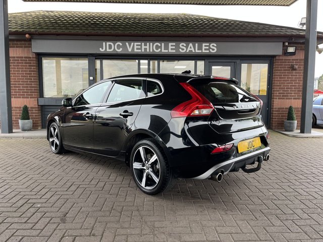 2018 VOLVO V40 2018 2.0 D2 R-Design Hatchback 5dr Diesel Manual Euro 6 (s/s) (120 ps) - Photo 2