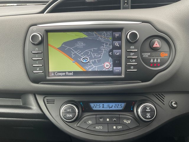 2019 TOYOTA YARIS - Photo 8