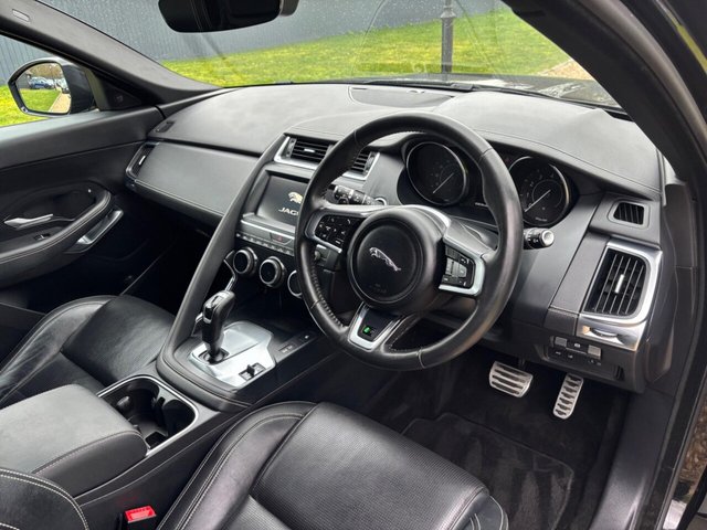 2019 JAGUAR E-PACE - Photo 2