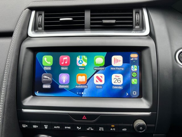 2019 JAGUAR E-PACE - Photo 3