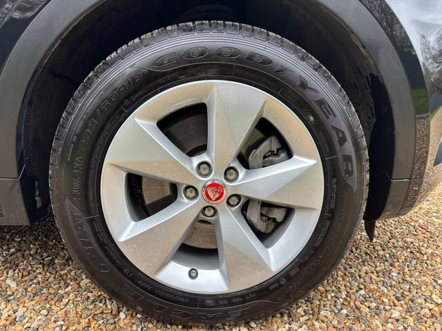 2019 JAGUAR E-PACE - Photo 4