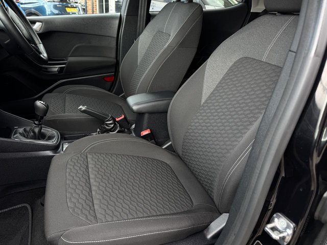 2022 FORD FIESTA 2022 1.0T EcoBoost MHEV Titanium Hatchback 5dr Petrol Hybrid - Photo 5