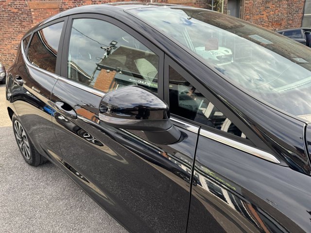 2022 FORD FIESTA 2022 1.0T EcoBoost MHEV Titanium Hatchback 5dr Petrol Hybrid - Photo 11