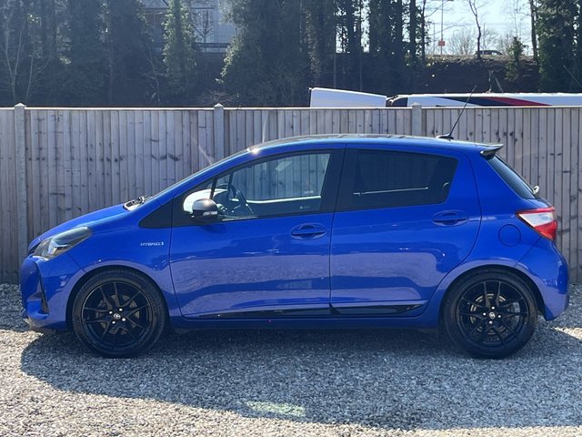 2019 TOYOTA YARIS - Photo 2