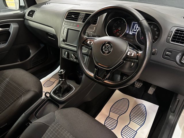2016 VOLKSWAGEN POLO - Photo 2