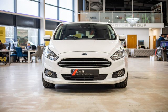 2019 Ford S-Max 2L Titanium 5dr - Photo 9