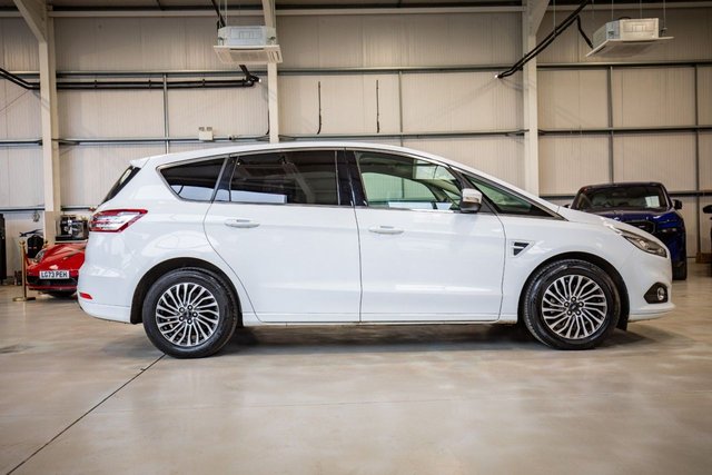 2019 Ford S-Max 2L Titanium 5dr - Photo 11