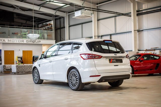 2019 Ford S-Max 2L Titanium 5dr - Photo 4