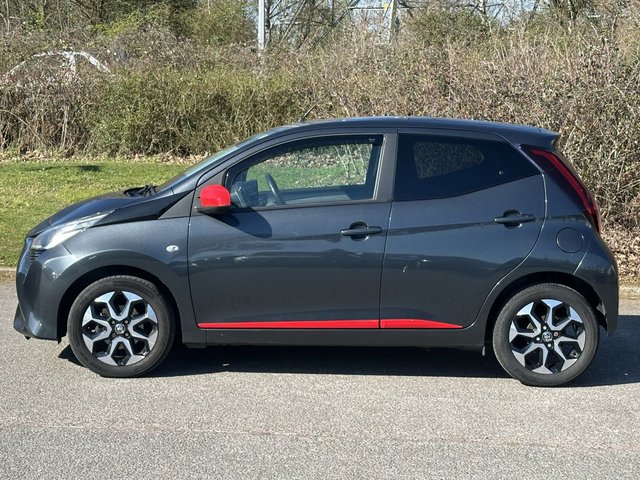 2020 TOYOTA AYGO - Photo 2
