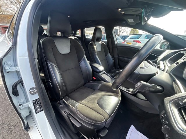 2018 VOLVO V40 - Photo 8