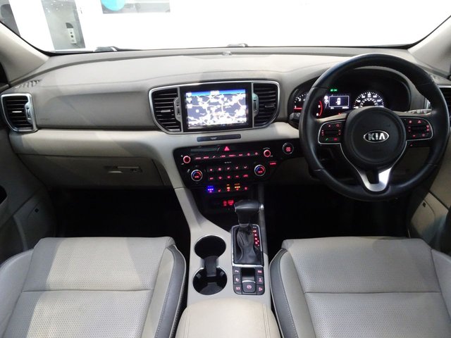 2016 KIA SPORTAGE 2.0 CRDi First Edition SUV 5dr Diesel Auto AWD Euro 6 (182 bhp) - Photo 2