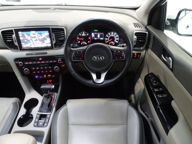 2016 KIA SPORTAGE 2.0 CRDi First Edition SUV 5dr Diesel Auto AWD Euro 6 (182 bhp) - Photo 4