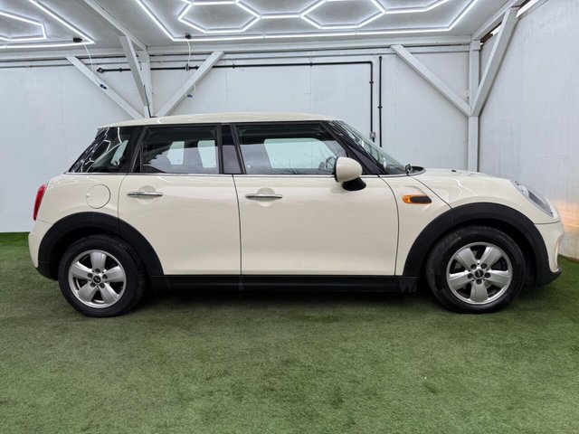 2016 MINI HATCH 2016 1.5 Cooper Euro 6 (s/s) 5dr - Photo 2