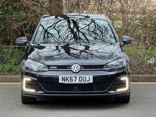 2017 Volkswagen Golf - Photo 2