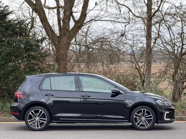 2017 Volkswagen Golf - Photo 8