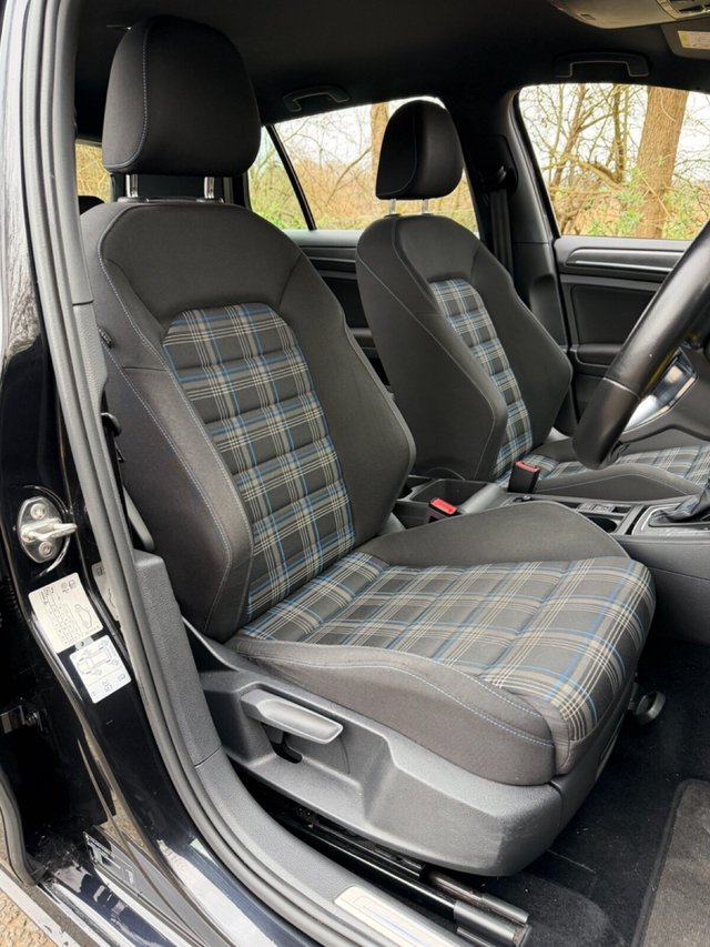 2017 Volkswagen Golf - Photo 9