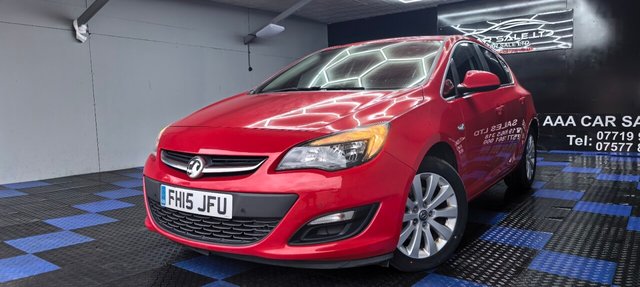 2015 VAUXHALL ASTRA - Photo 2