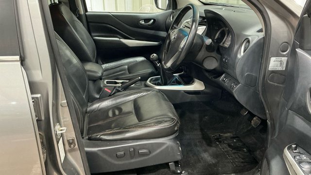 2016 NISSAN NAVARA 2.3 dCi Tekna Pickup Double Cab 4dr Diesel Manual 4WD Euro 5 (190 ps) - Photo 8