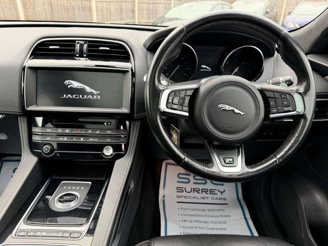 2018 Jaguar F-Pace - Photo 8