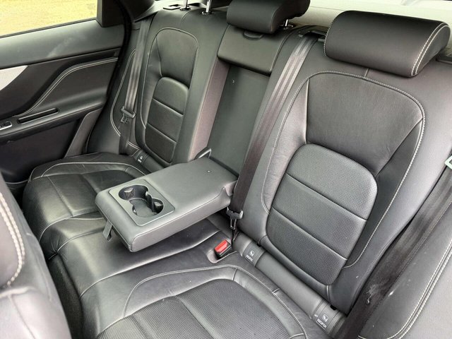 2018 Jaguar F-Pace - Photo 7