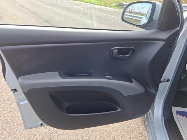 2013 HYUNDAI I10 - Photo 6