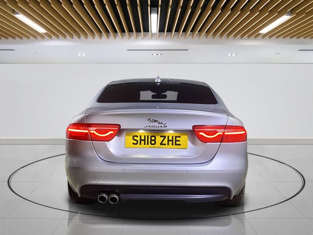 2018 Jaguar Xe 2L R-Sport 4dr - Photo 6