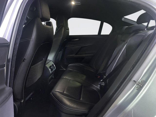 2018 Jaguar Xe 2L R-Sport 4dr - Photo 11
