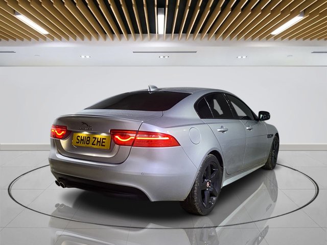 2018 Jaguar Xe 2L R-Sport 4dr - Photo 7