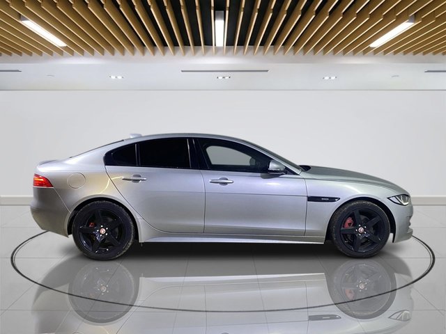 2018 Jaguar Xe 2L R-Sport 4dr - Photo 8