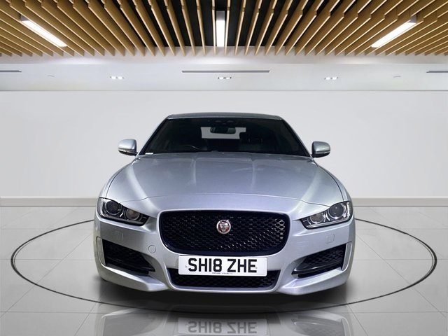 2018 Jaguar Xe 2L R-Sport 4dr - Photo 2
