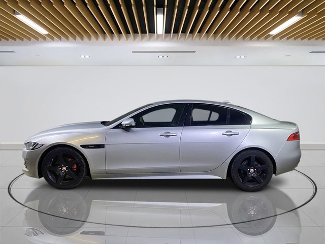 2018 Jaguar Xe 2L R-Sport 4dr - Photo 4