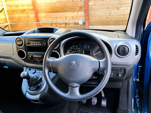 2015 PEUGEOT PARTNER TEPEE - Photo 2