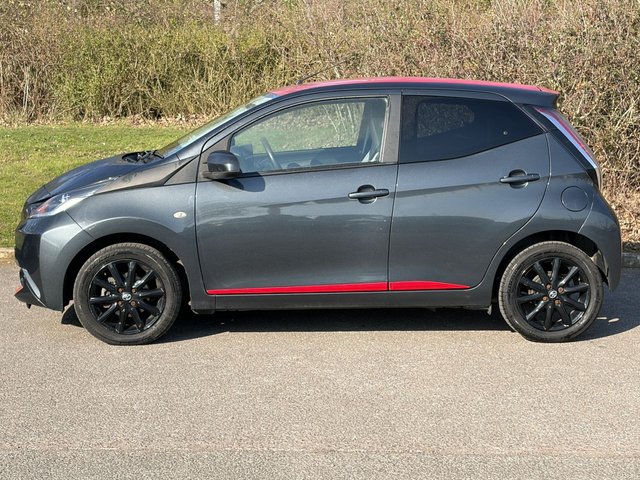 2018 TOYOTA AYGO - Photo 2