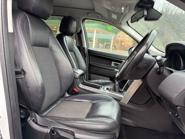 2016 Land Rover Discovery Sport 2L SE Tech 5dr - Photo 5